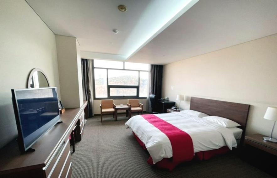 Ramada By Wyndham Dongtan Hotel Hwaseong Exterior photo