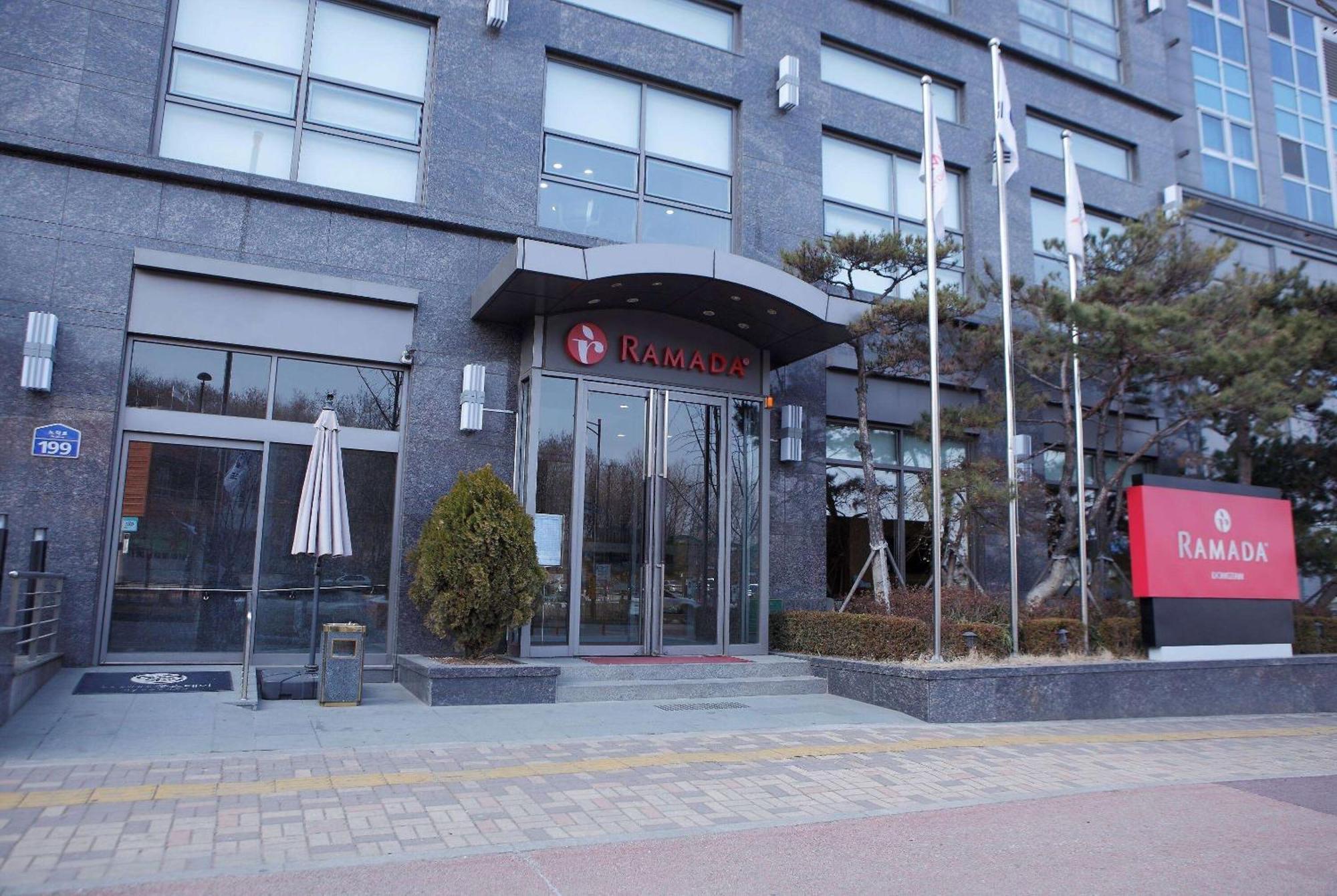 Ramada By Wyndham Dongtan Hotel Hwaseong Exterior photo