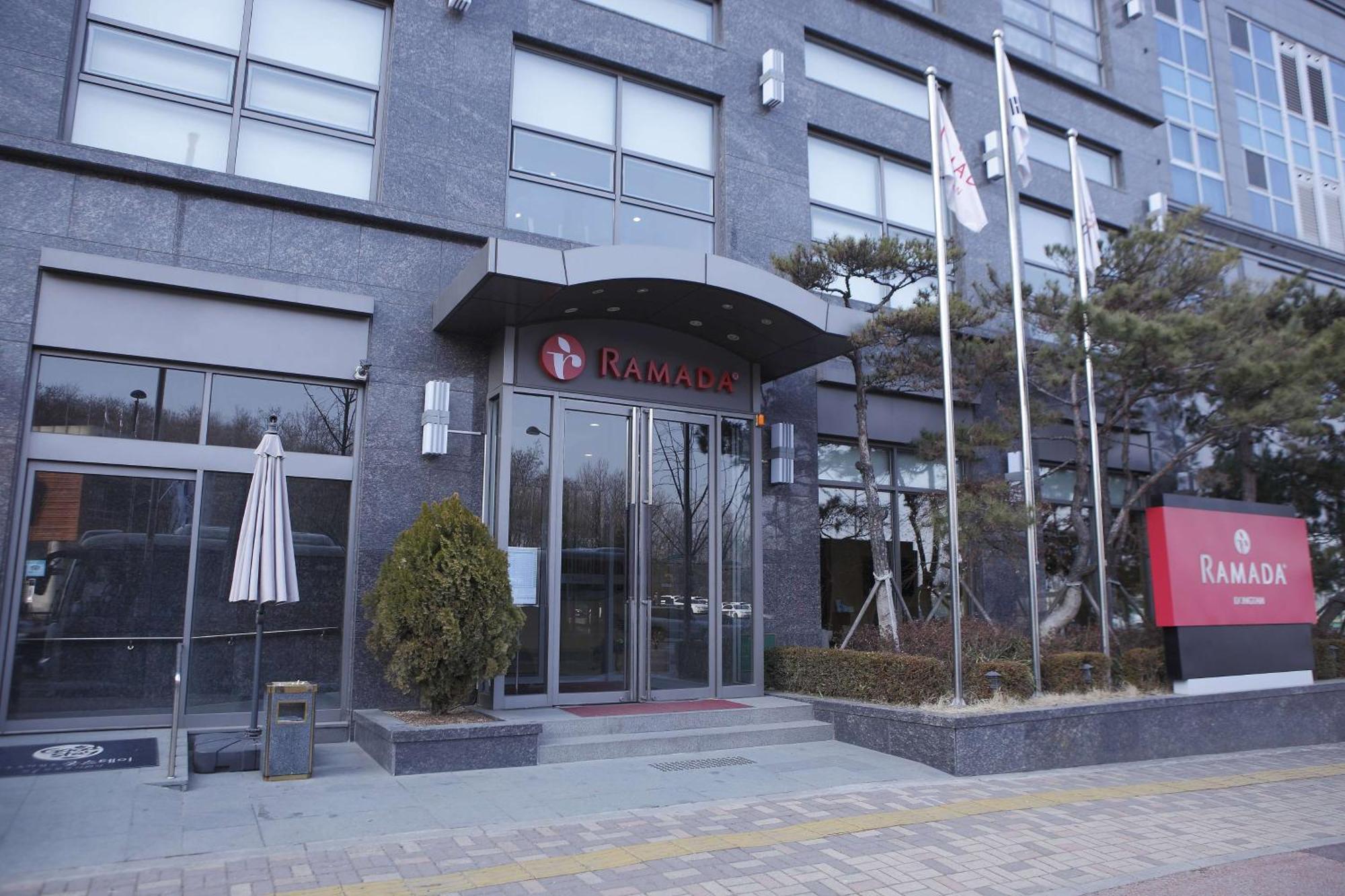 Ramada By Wyndham Dongtan Hotel Hwaseong Exterior photo