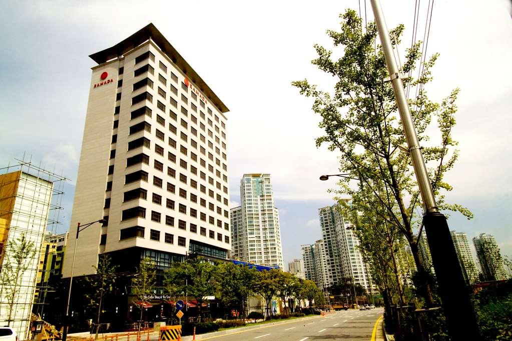 Ramada By Wyndham Dongtan Hotel Hwaseong Exterior photo