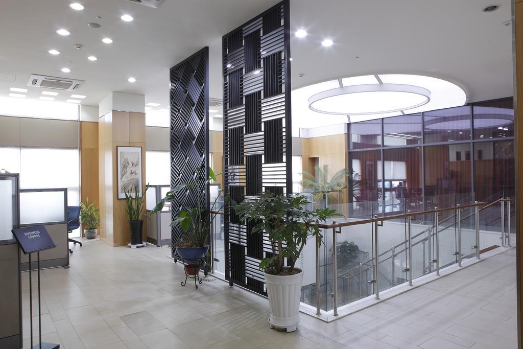 Ramada By Wyndham Dongtan Hotel Hwaseong Exterior photo