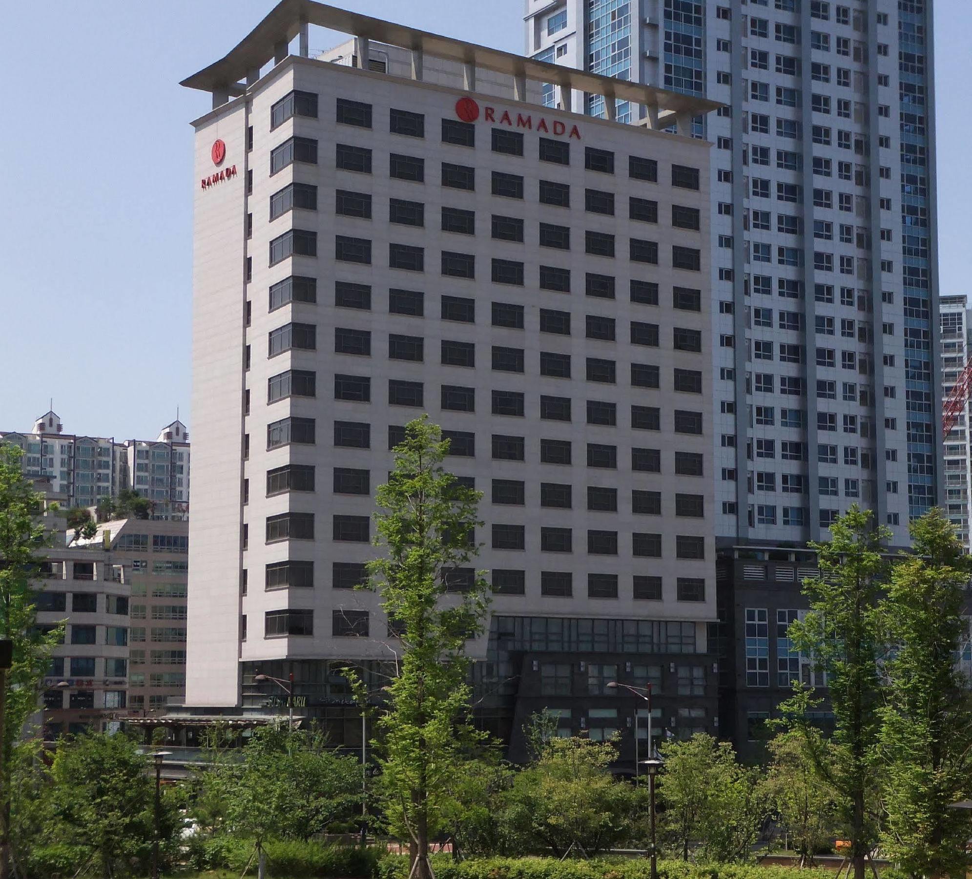 Ramada By Wyndham Dongtan Hotel Hwaseong Exterior photo