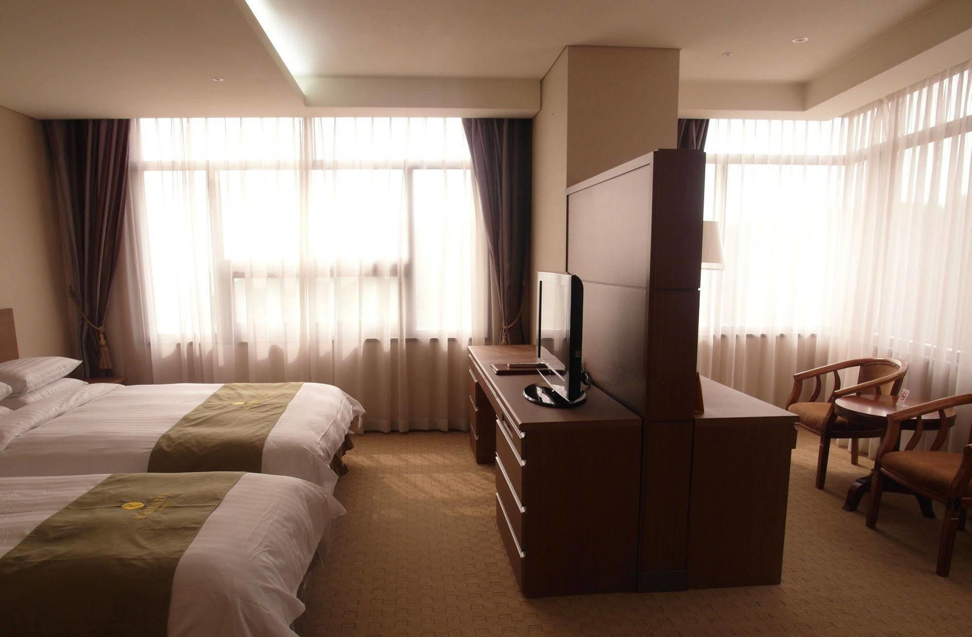 Ramada By Wyndham Dongtan Hotel Hwaseong Exterior photo